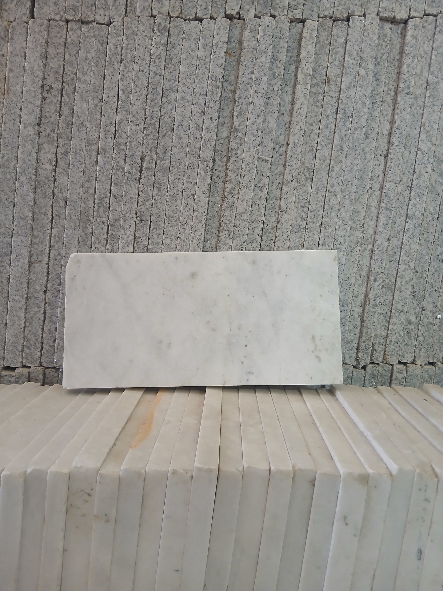 سنگ چینی سفید نیریز درجه 1 ابعاد 30*15